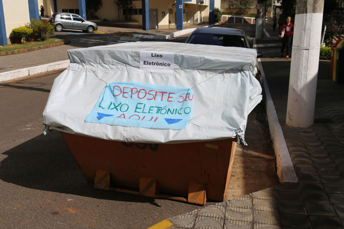 /11749descarte-int.jpg