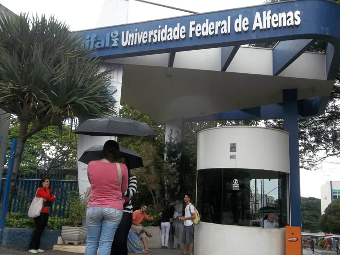 /12169uni-int.jpg