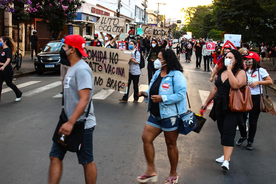 /20467manif-cp.jpg