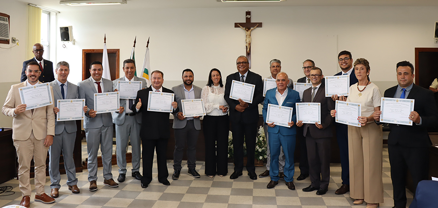 Prefeito, vice e vereadores eleitos são diplomados pela Justiça Eleitoral