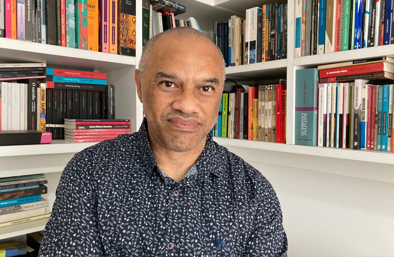 Professor da UFJF destrincha desigualdades sociais do Brasil em ficção
